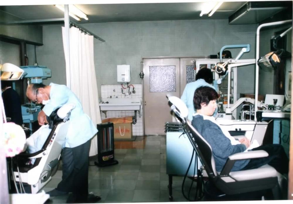 昭和◯◯年　小出歯科医院開業